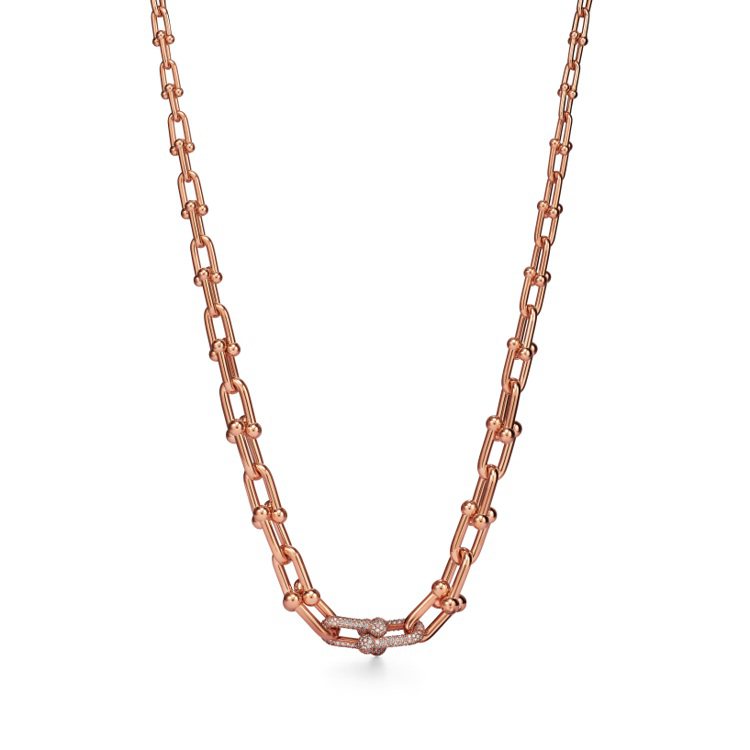 全新上市Tiffany Hardwear系列玫瑰金鑽石漸層扣環項鍊，玫瑰K金鑲嵌鑽石，149萬元。圖／Tiffany提供