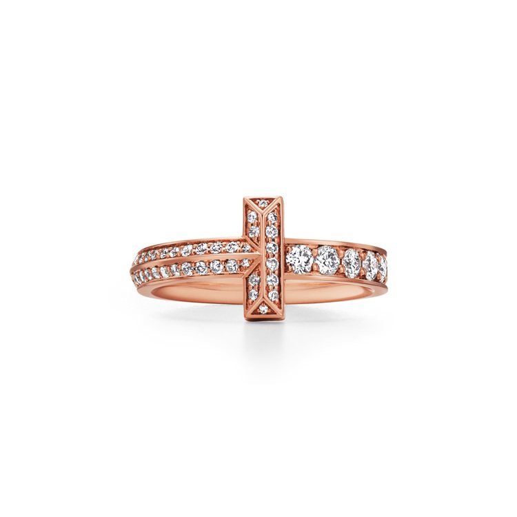 全新上市Tiffany T1 系列玫瑰金鋪鑲鑽石窄版戒指，玫瑰K金鑲嵌鑽石，17萬3,000元。圖／Tiffany提供