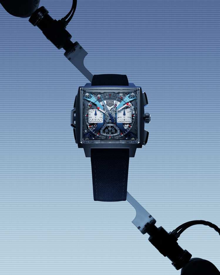 TAG Heuer於2024年鐘表與奇蹟表展上推出全新Monaco雙追針計時腕表經典藍款，454萬3,000元。圖／泰格豪雅提供