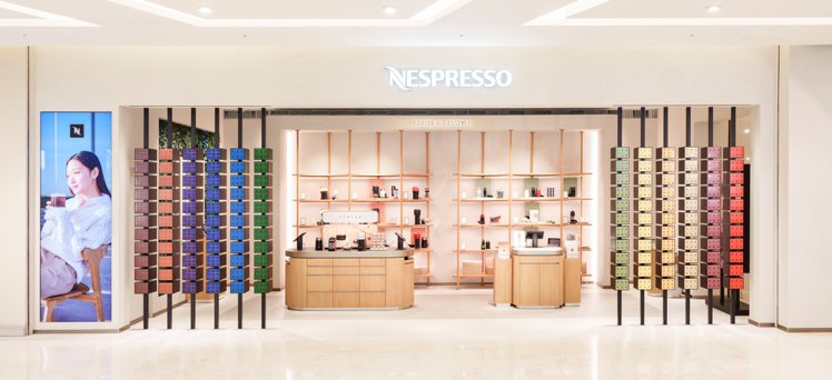 Nespresso新竹科技體驗精品店重新改裝開幕，以嶄新樣貌與沉浸式科技，為新竹地區顧客提供更頂級的咖啡服務體驗。圖／Nespresso提供