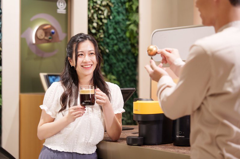 Nespresso體驗店提供咖啡服務體驗，活動期間上傳逛店照片到Nespresso新竹精品店Google評論，即可獲得抽獎機會乙次。圖／Nespresso提供