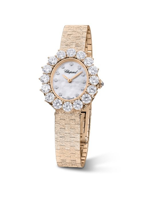 L'Heure du Diamant  18K 玫瑰金腕錶，錶圈飾以 16 顆鑽石。 圖／Chopard 提供