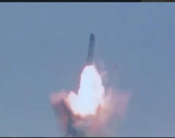共軍首部潛艇部隊宣傳片出現巨浪潛射導彈發射畫面。（圖／取自《人民海軍》）