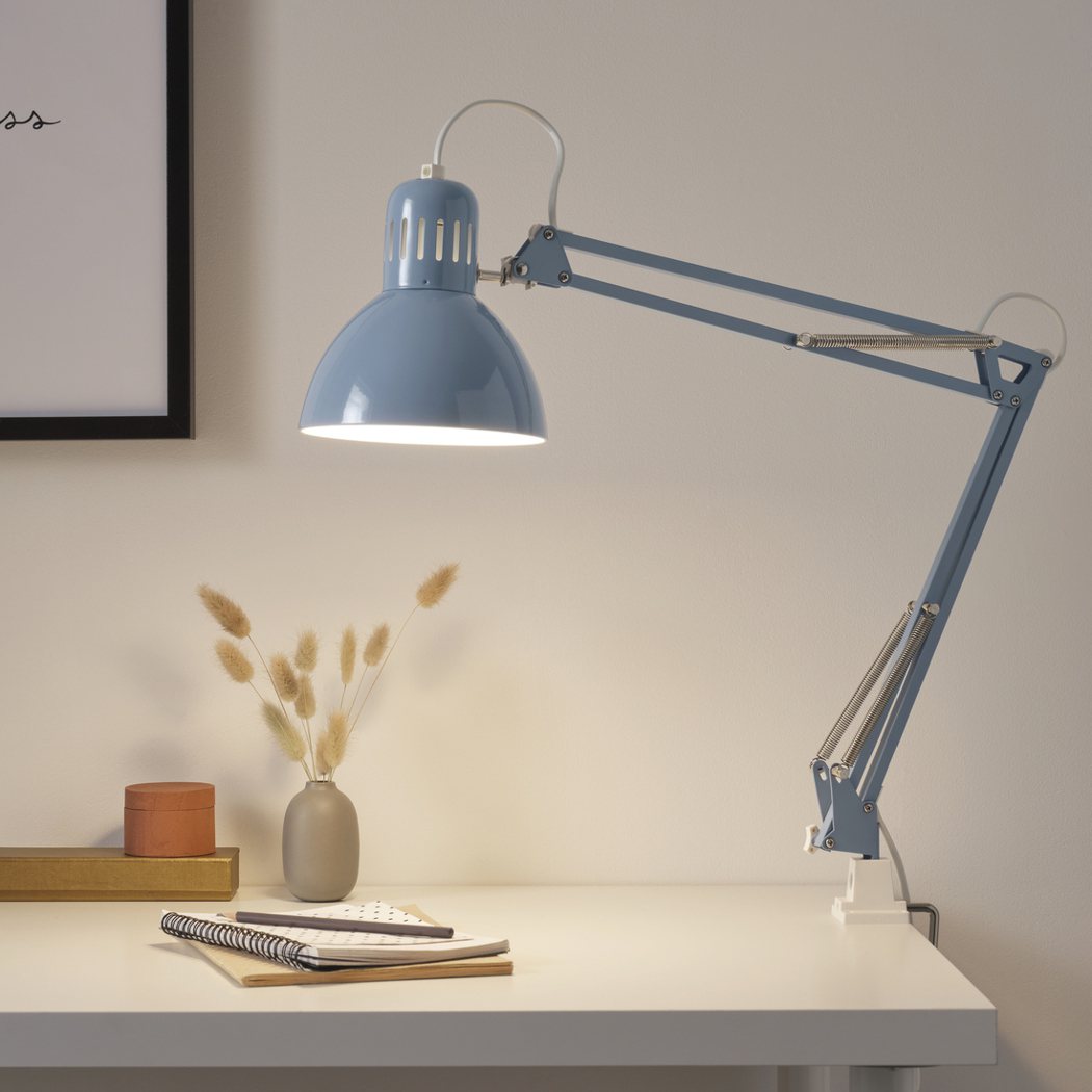 家中的燈具，都能改用LED燈泡，省電又使用時限變長。圖／IKEA提供