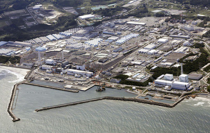 國際原子能總署專家團隊23日前往日本視察福島第一核電廠，針對核汙水排放進行第2次安全評估。圖為福島第一核電廠空拍圖。美聯社