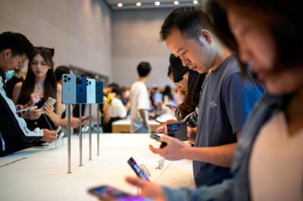 據研究公司Counterpoint Research數據，蘋果iPhone第1季的中國大陸銷售大減19%，為該公司2020年疫情爆發以來的最糟表現。 路透