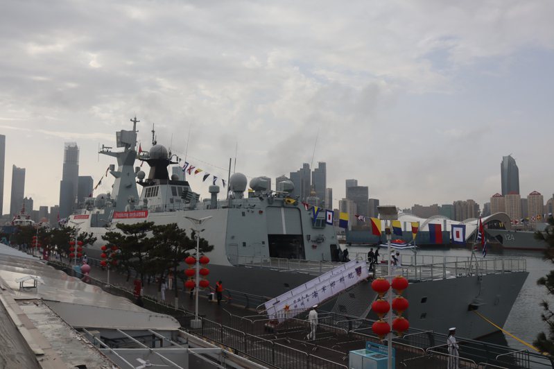 23日是中共海军建军节，邯郸舰的开放受到关注。记者廖士锋／摄影