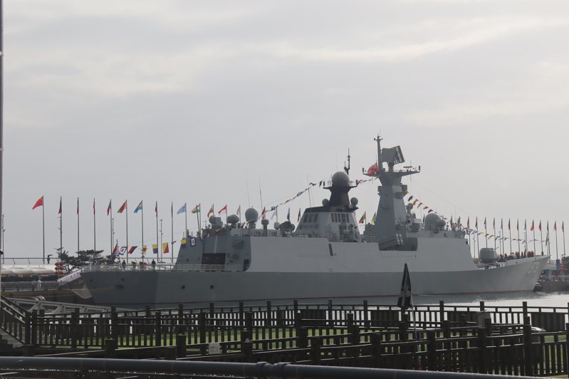 中共邯郸舰首次向外界公开展示。记者廖士锋／摄影