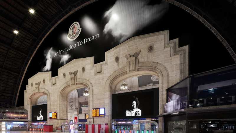 Moncler日前選在米蘭中央火車站，舉辦了名為「一場夢想的邀約」的攝影展。圖／Moncler提供