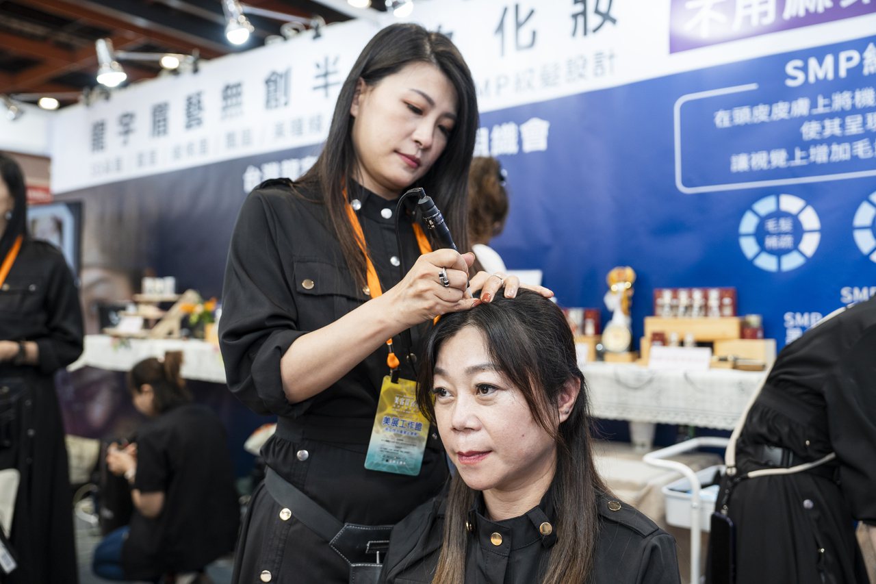 凡是加盟龍宇企業，龍宇皆免費培訓美容師考取韓國的國際證書證照。攝影：張皓婷