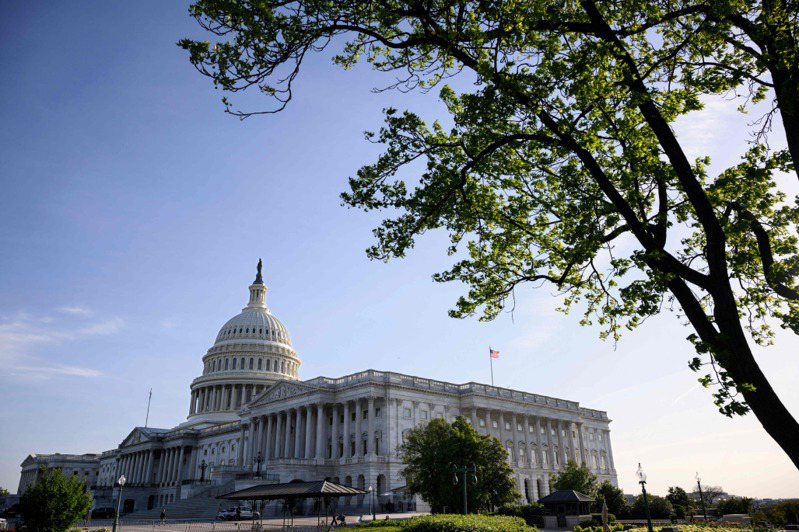 美國聯邦參議院23日表決通過援助烏克蘭、以色列和台灣的包裹法案，接下來將上呈總統拜登簽署成法。法新社