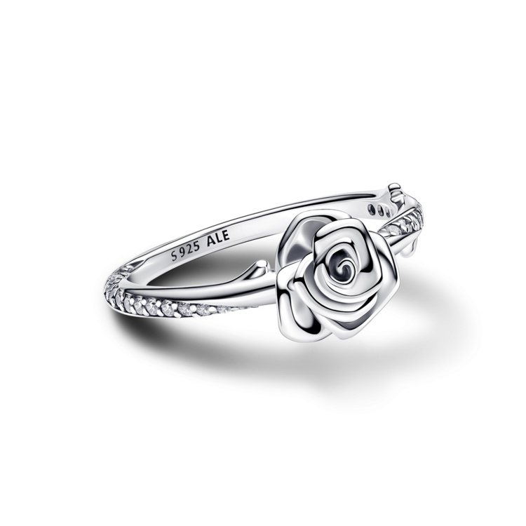 PANDORA繾綣玫瑰戒指，2,080元。圖／PANDORA提供