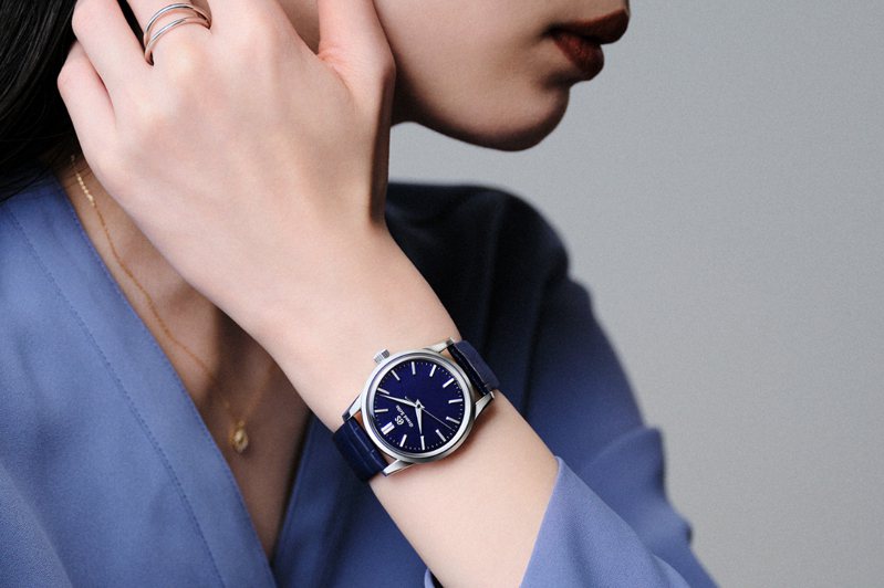 注重季节更迭的Grand Seiko也在这一季推出新配色面盘腕表，包含全新中、小型尺寸表径设计，无论男女皆能舒适配戴。图／Grand Seiko提供