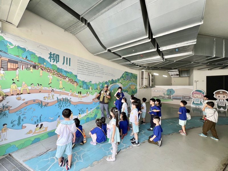 台中柳川扶轮社带领学员进入一般民众无法自行进入的中正水净厂作业空间。柳川扶轮社提供