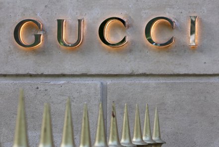 法國精品集團開雲警告說，今年上半年獲利將銳減，原因是旗下Gucci品牌首季表現不佳。 （路透）