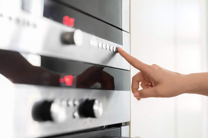 486先生提醒，打掃廚房時，也要一併清節家電的手把或觸控面板等處。 圖／Canv...