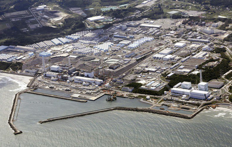 日本福島第一核電廠部分電力供應系統異常，核廢水排海工作已暫停。(美聯社)