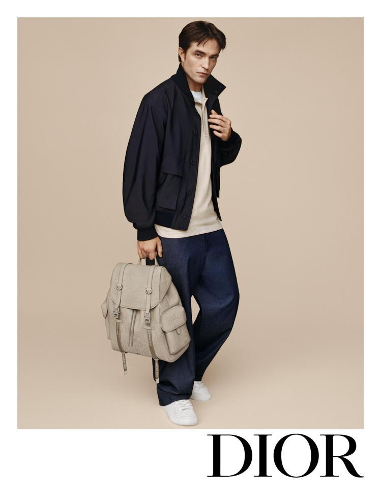 Dior品牌大使Robert Pattinson詮釋全新Dior Icons膠囊系列形象廣告。圖／Dior提供