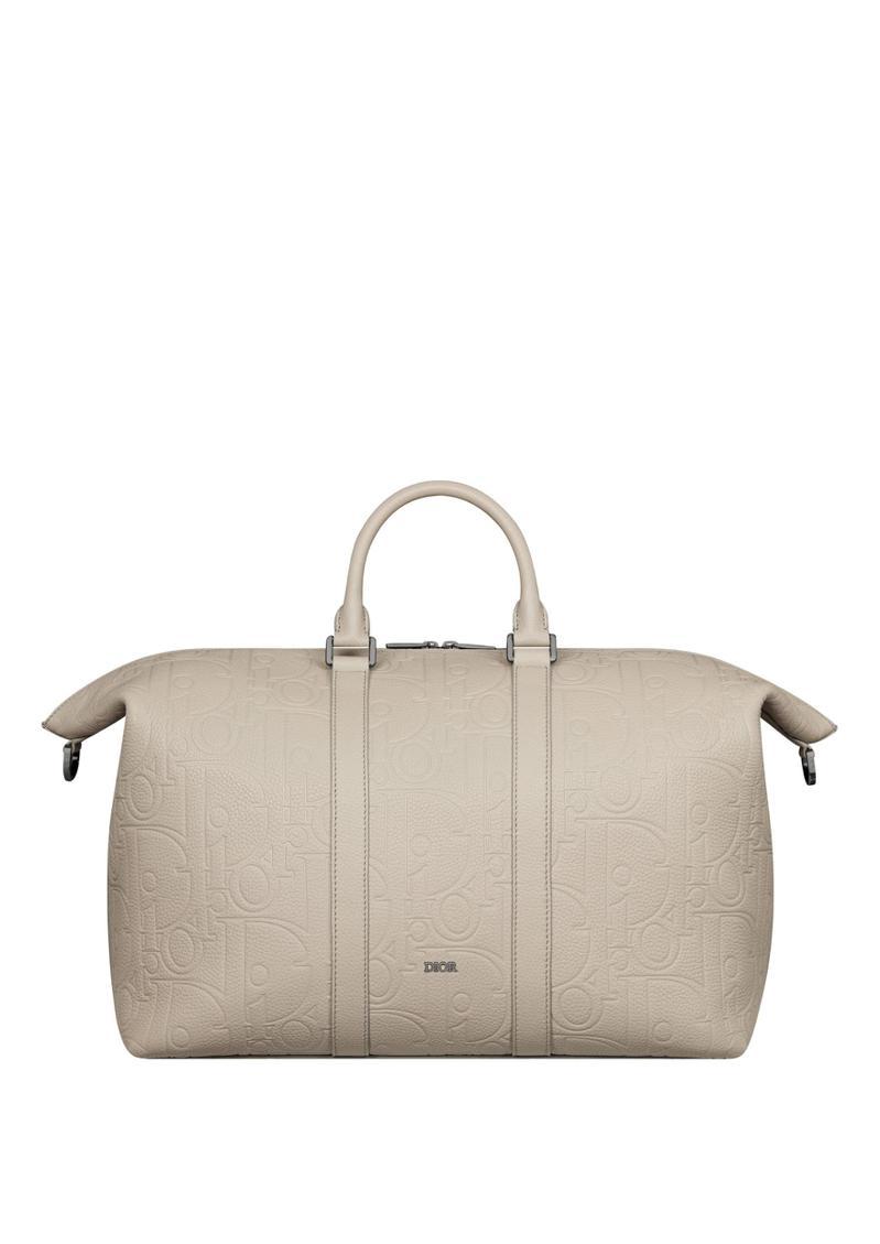 Dior米白色Weekender 40 Gravity皮革旅行包，13万元。图／Dior提供