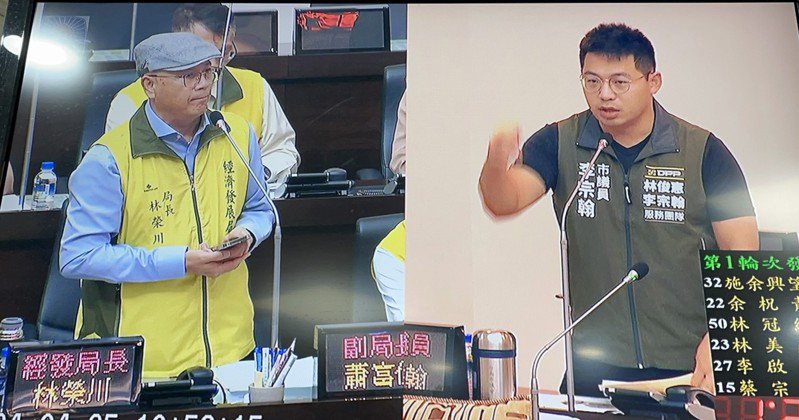 民进党台南市议员李宗翰（右）质询经发局长林荣川，对于台南绿能是为台湾牺牲却背负光电污名。记者吴淑玲／摄影