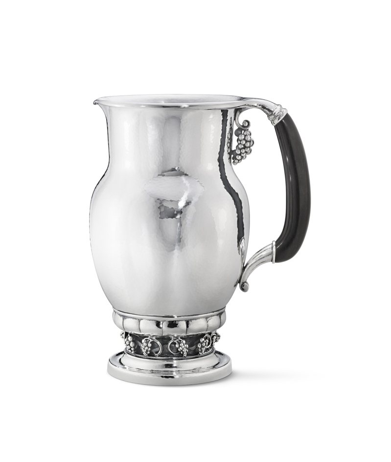 GRAPES银雕系列编号407A葡萄银壶，55万元。图／乔治杰生提供
