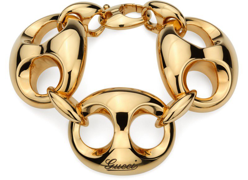 船锚造型的Marina Chain金色手链，展现出源自GUCCI的自由与力量感，订价37,900元。图／GUCCI提供