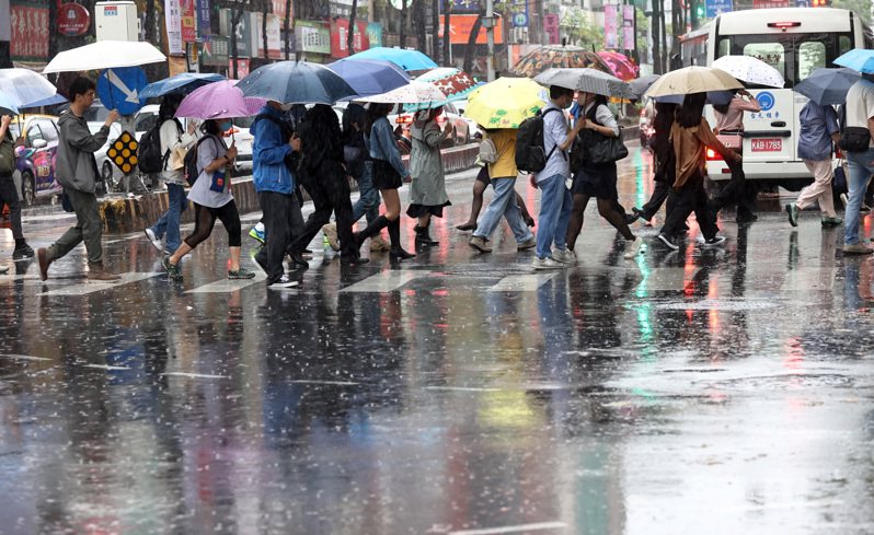 受鋒面影響，氣象署針對11縣市發布豪大雨特報。本報資料照片