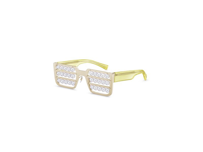TASAKI balance luxe太阳眼镜，金属与醋酸钛镶嵌阿古屋珍珠，日币220万元。图／TASAKI提供