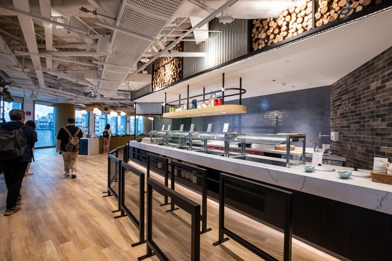 Google位在新北市板桥的第二栋全新硬体研发办公大楼的餐厅。记者季相儒／摄影