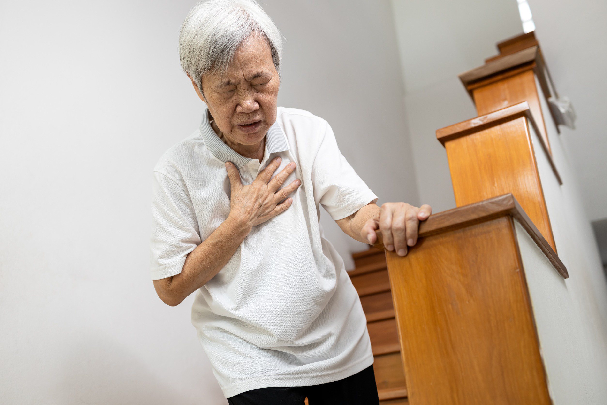 肺高壓疾病常見胸悶、喘、水腫、暈眩等症狀。圖／23RF