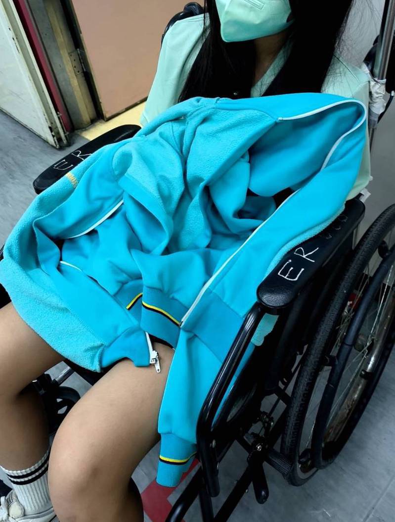 新竹市有国中女生被辣椒水喷到，送医后身体不适、全身瘫软。图／郑姓家长提供
