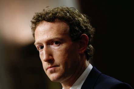 社群媒體平台臉書（Facebook）母公司Meta執行長祖克柏的淨資產25日縮水180億美元。路透