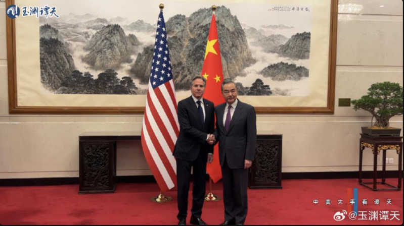 大陸外交部長王毅與美國國務卿布林肯26日上午在北京舉行會談。（圖／取自玉淵譚天微博）
