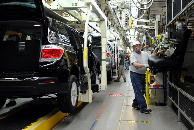 豐田汽車將投資14億美元，讓位於美國印地安那州的工廠自2026年起開始生產電動車。美聯社