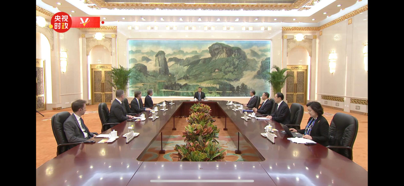大陆国家主席习近平与美国国务卿布林肯2024年4月同样于北京人民大会堂福建厅会面、展开对话。（图／取自央视）