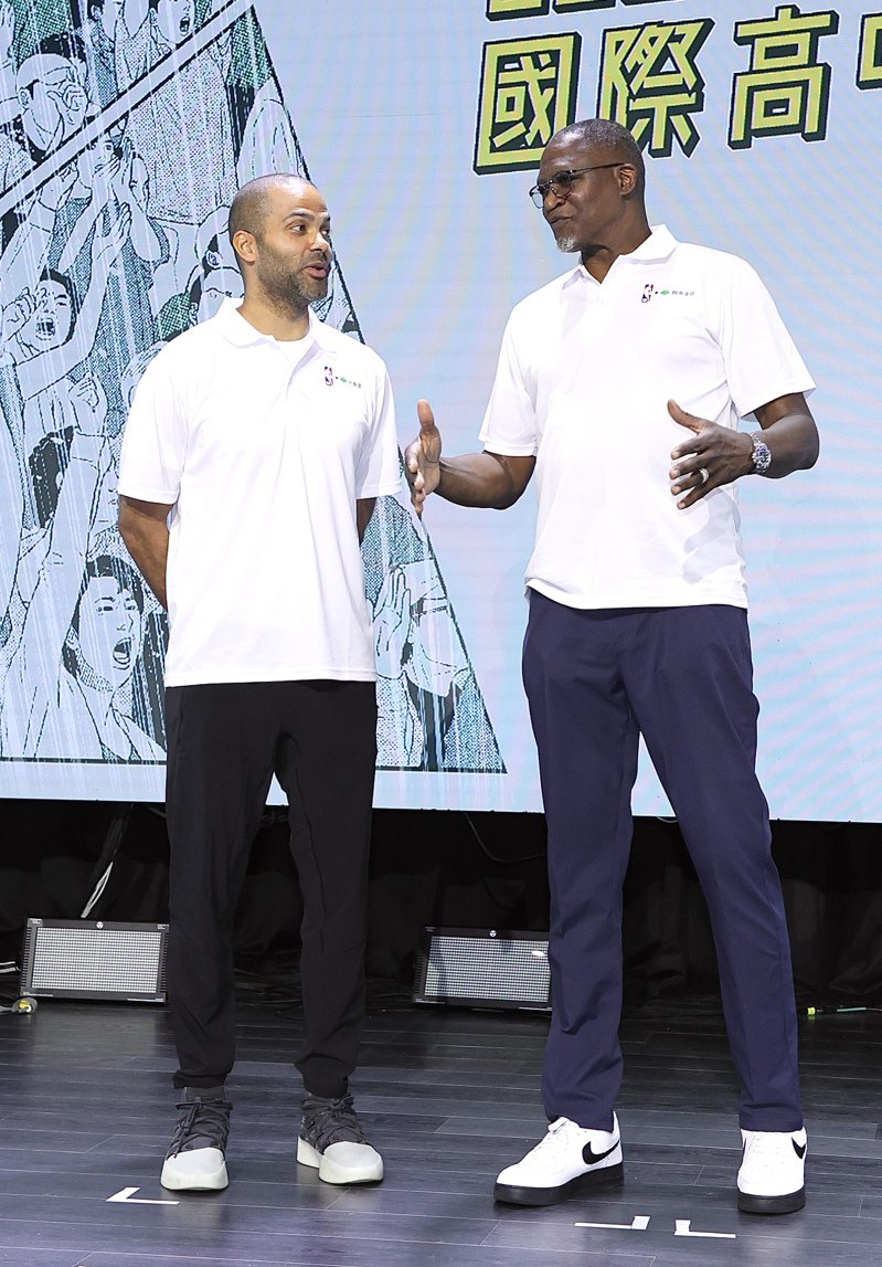 「2024國泰NBA國際高中邀請賽」昨天開賽記者會，兩位傳奇球星帕克（左）、威金斯（右）現場亮相。記者林伯東／攝影