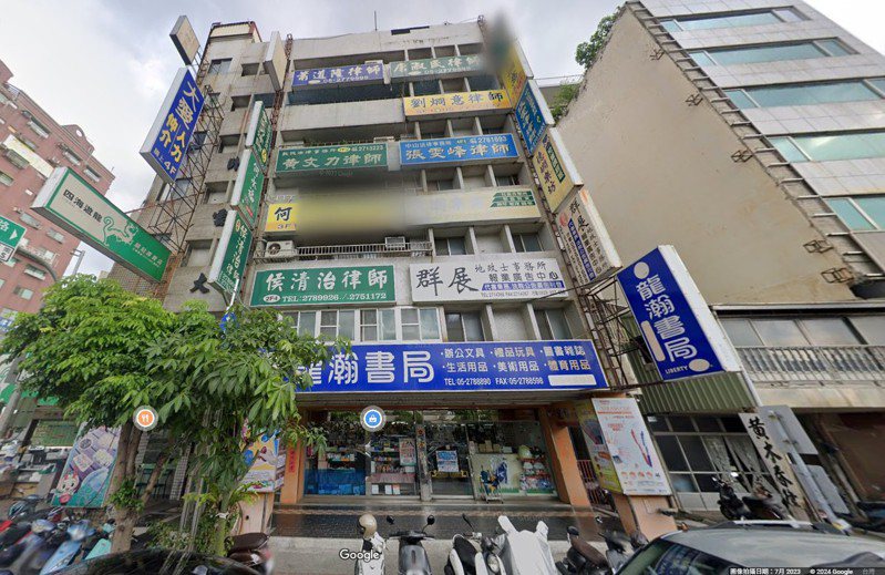 嘉义中山路上一栋7层楼公寓大楼，竟开了7间律师事务所。图/取自Google Map
