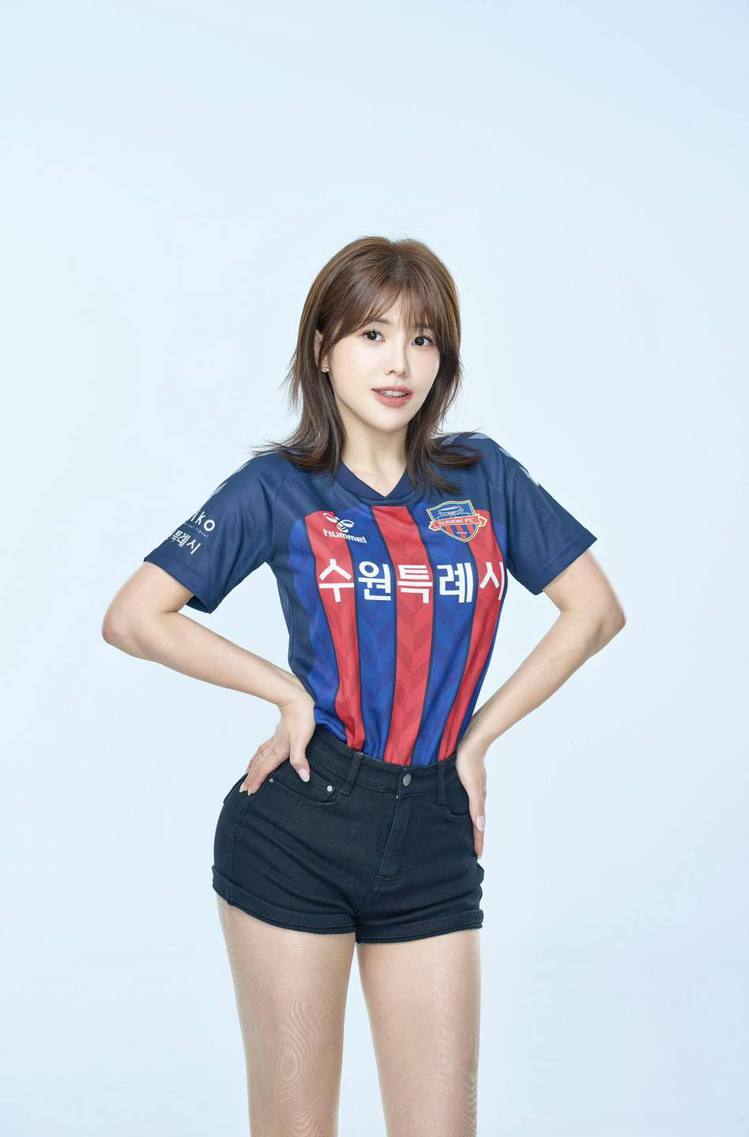 壯壯宣布加盟南韓水原足球俱樂部。圖／截自facebook／壯壯 / Ula Shen