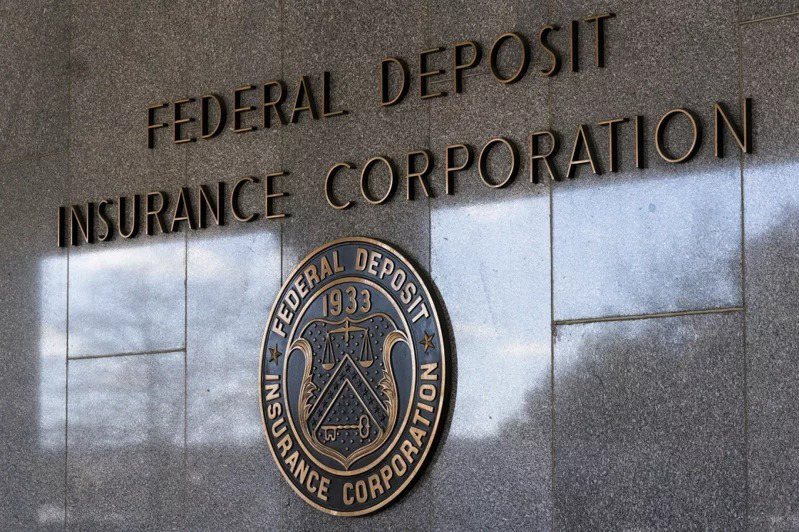 美國聯邦存款保險公司（FDIC）26日宣布，共和第一銀行已被當地監管機構接管，是今年第一間倒閉的美國銀行。美聯社