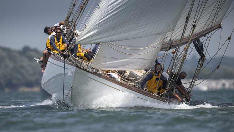 「經典帆船」的定義是指誕生於19世紀末至1930年代末的古典帆船，並將分為「多桅縱帆船」（schooner）與「獨桅縱帆船」（cutter）兩個賽事組別。圖／RICHARD MILLE提供