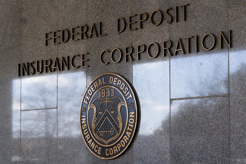 美國聯邦存款保險公司（FDIC）26日宣布，總部位於賓州的共和第一銀行（Republic First Bank），已被當地監管機構接管，是今年第一間倒閉的美國銀行。美聯社