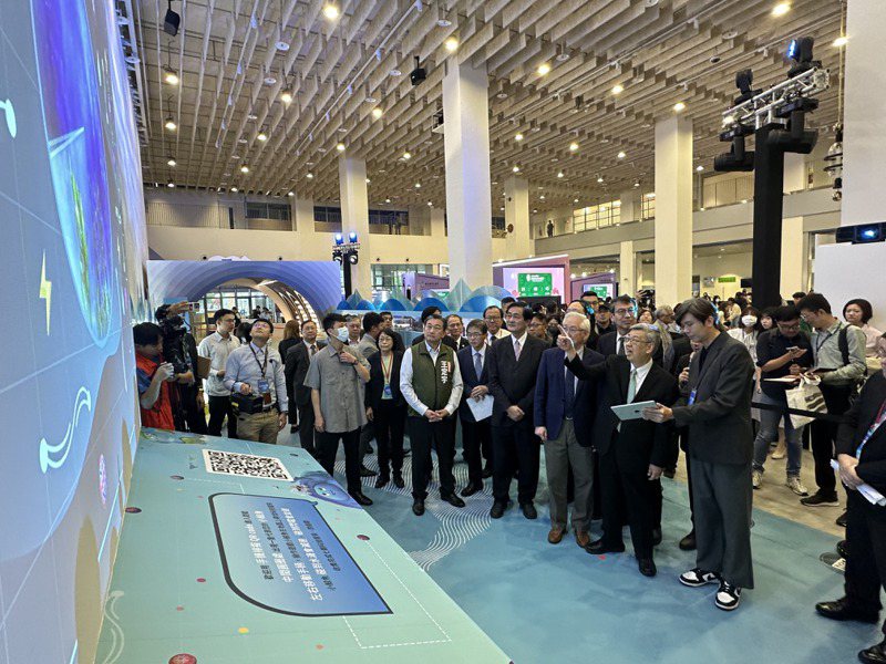 行政院长陈建仁出席「科技沙仑世界台湾」开幕。记者周宗祯／摄影
