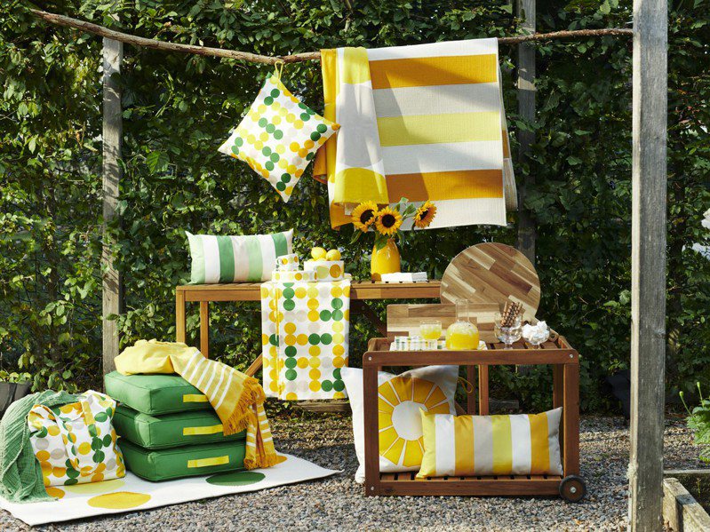 IKEA BRÖGGAN系列新上市，復古點點風混搭鳳梨罐頭印花，點燃夏日熱情。圖／IKEA提供
