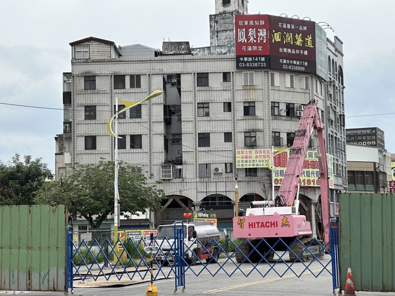 花莲市北滨街2号大楼预计28日起拆除。记者王燕华／摄影