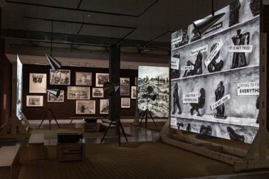 南非當代藝術家威廉．肯特里奇全臺首次大型個展！將素描比喻為思考日記，重現40年創作軌跡。
 圖／北美館提供