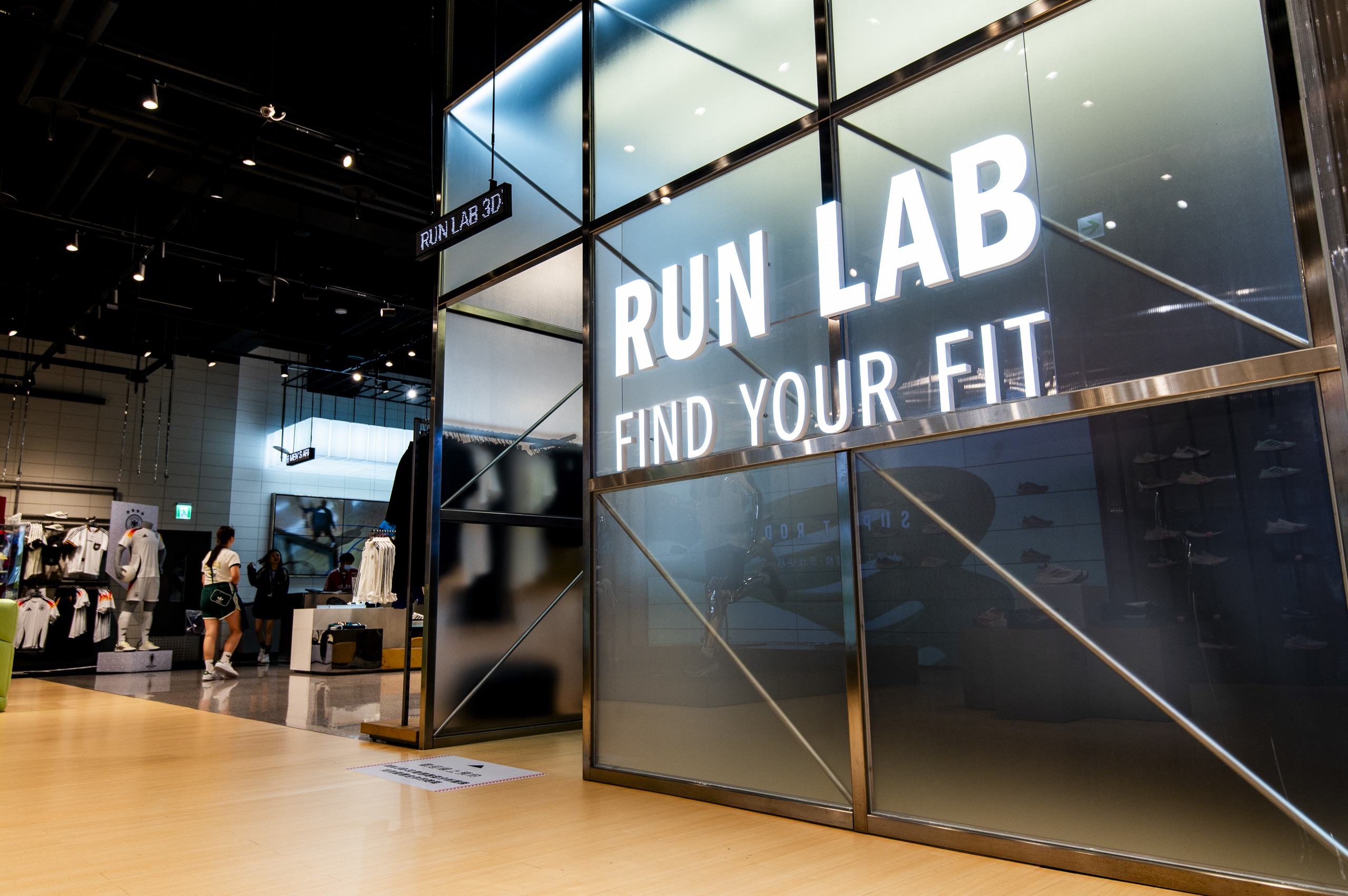 adidas全台首座RUN LAB進駐信義區 助你挑對跑鞋、優化<u>慢跑</u>姿勢