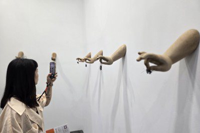 台北當代藝博揭幕 法國夢幻珠鍊雕塑、日本小強都來台