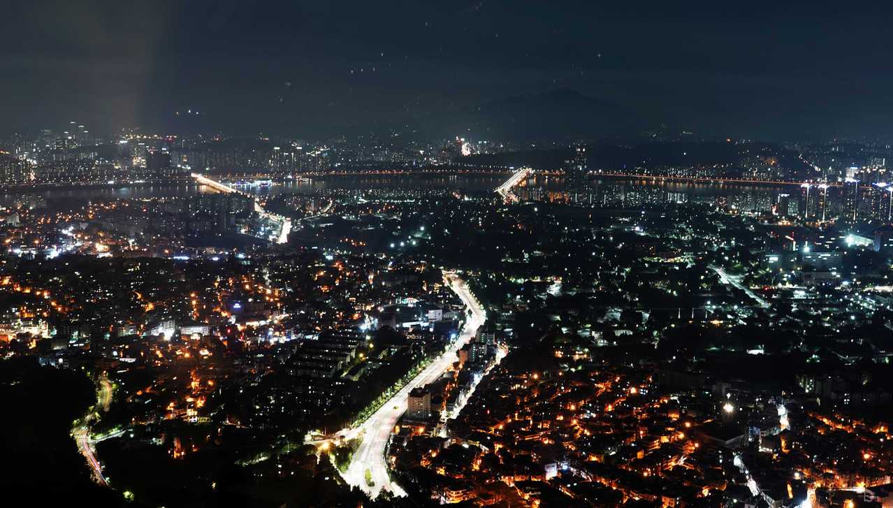 首爾塔瞭望首爾市夜景。記者鄭超文／攝影