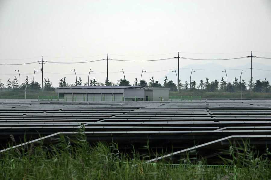 新萬金開發區，部分已開發區域已經架設太陽能發電廠。