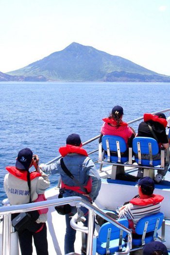 龜山島3月1日開島！每天開放1800名遊客登島、百人攻頂